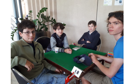 Eliot Haux (en arrière-plan sur la photo) au Championnat de France des cadets le 7 juin 2025